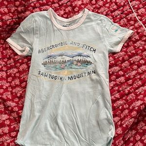 Abercrombie shirt girls size 11/12 excellent condition smoke free pet free